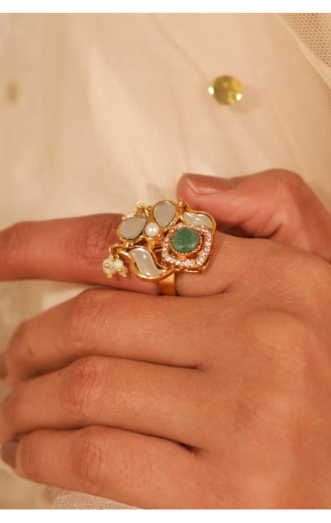 Uzma (Ring)